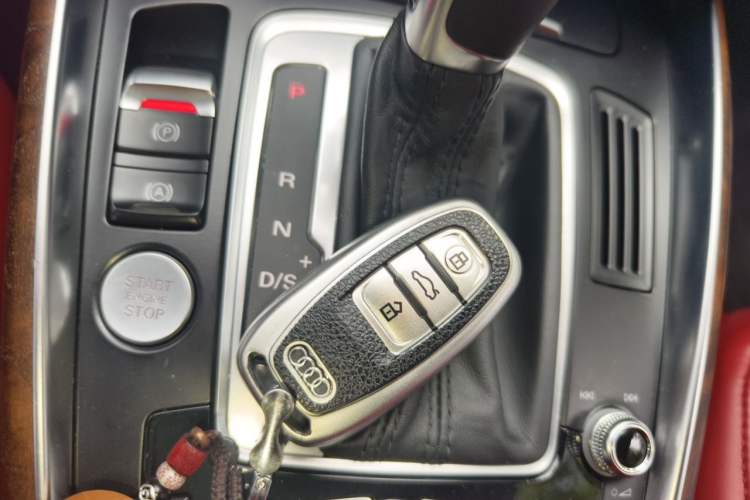 Used Audi Q5 2017 40 TFSI Comfort Model Vehicle Key
