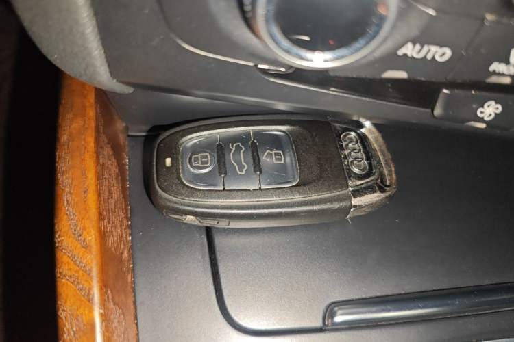 Used Audi Q5 2017 Plus 40 TFSI Technology Model Vehicle Key