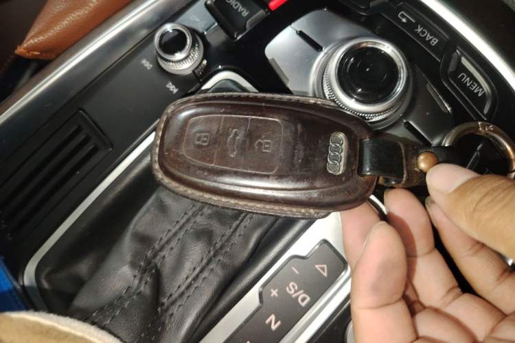 Used Audi Q5 2017 40 TFSI Comfort Model Vehicle Key