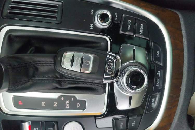 Used Audi Q5 2017 40 TFSI Comfort Model Vehicle Key