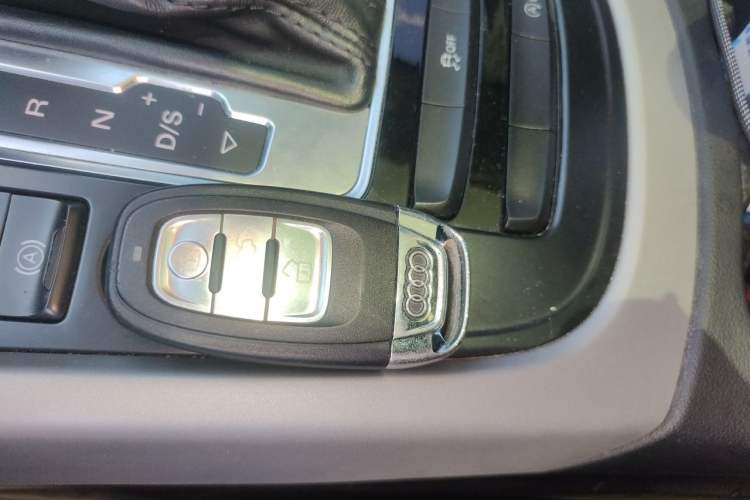 Used Audi Q5 2017 40 TFSI Ambition Edition Vehicle Key