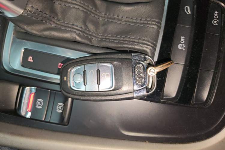 Used Audi Q5 2017 40 TFSI Ambition Edition Vehicle Key