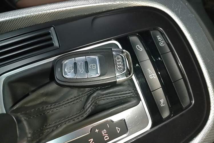Used Audi Q5 2017 Plus 40 TFSI Technology Model Vehicle Key