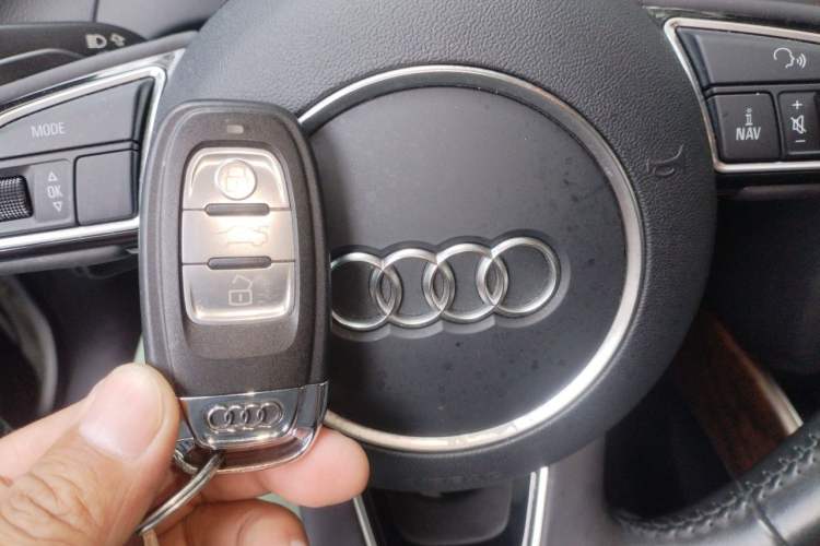 Used Audi Q5 2017 Plus 40 TFSI Comfort Model Vehicle Key
