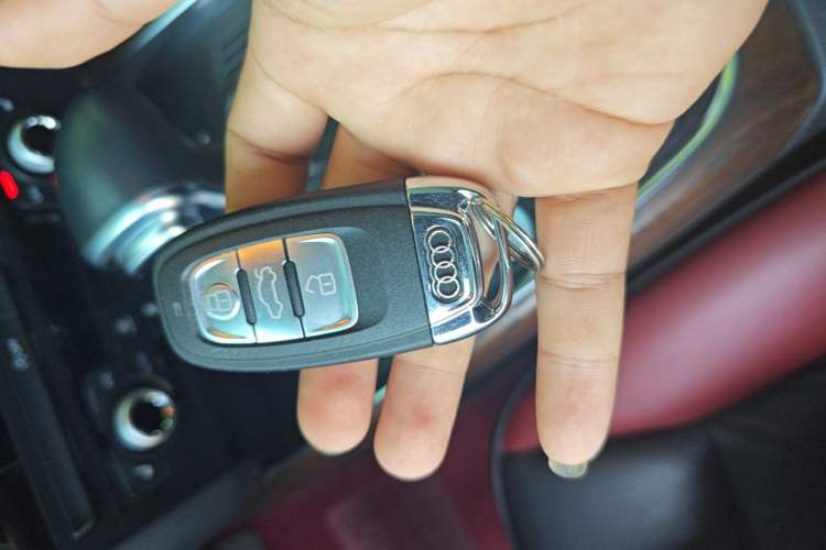 Used Audi Q5 2017 Plus 40 TFSI Comfort Model Vehicle Key