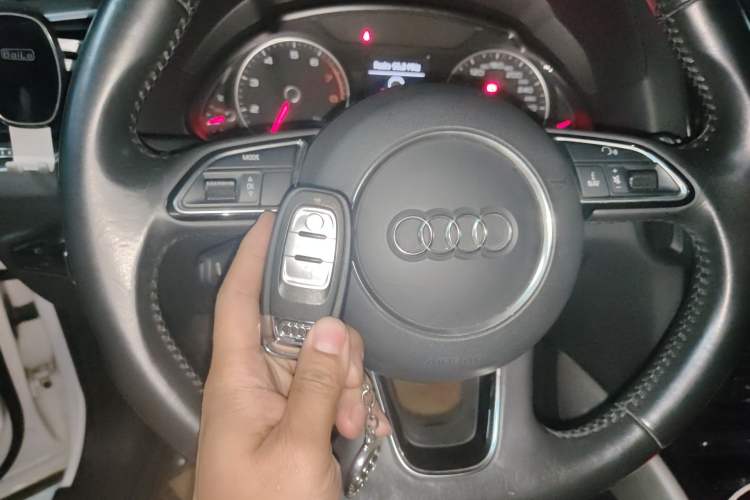 Used Audi Q5 2017 40 TFSI Ambition Edition Vehicle Key