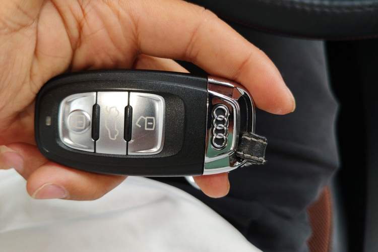 Used Audi Q5 2017 40 TFSI Technology Edition Vehicle Key