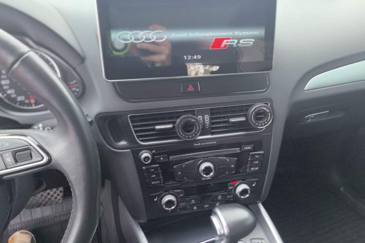 Used Audi Q5 2017 Plus 40 TFSI Technology Model Audio And AC Panel