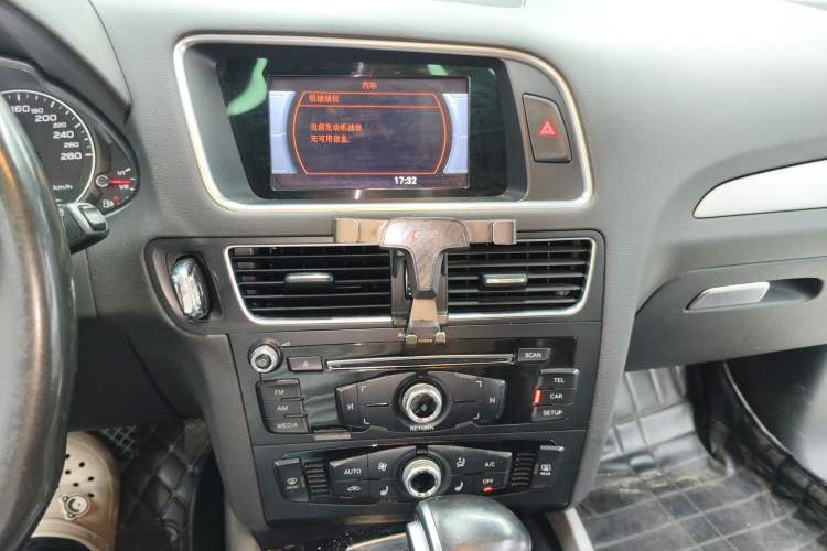Used Audi Q5 2017 40 TFSI Ambition Edition Audio And AC Panel