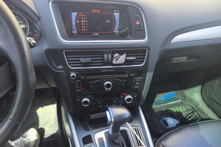 Used Audi Q5 2017 Plus 40 TFSI Technology Model Audio And AC Panel