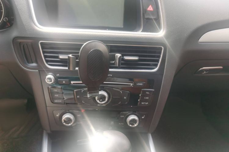 Used Audi Q5 2017 Plus 40 TFSI Technology Model Audio And AC Panel