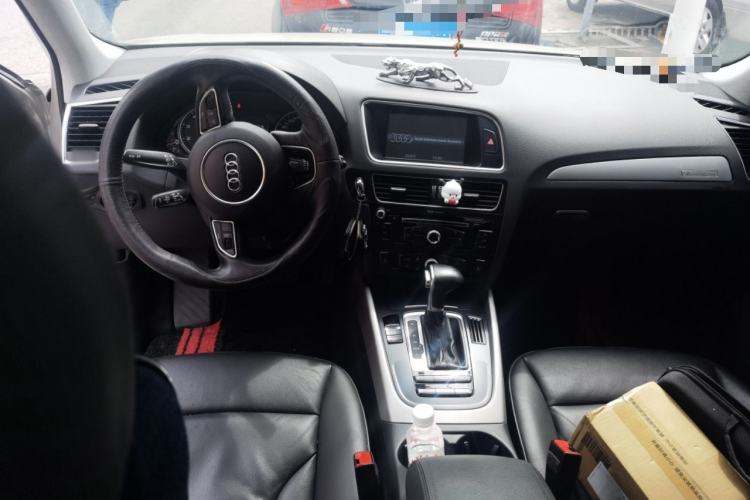 Used Audi Q5 2017 40 TFSI Ambition Edition Center Console