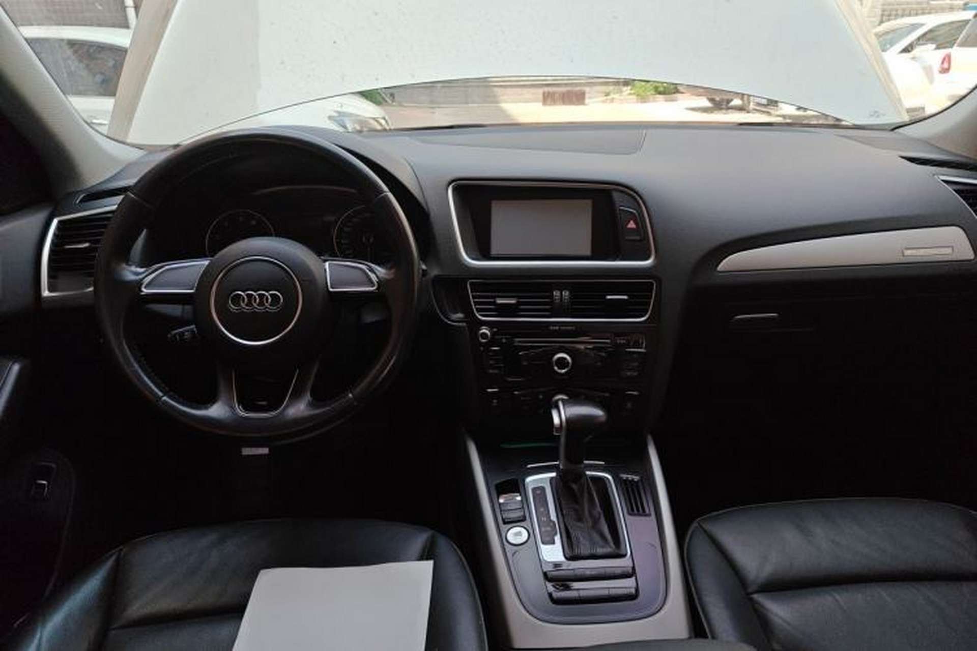 Used Audi Q5 2017 40 TFSI Ambition Edition Center Console