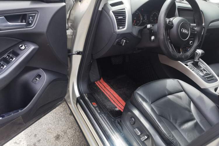 Used Audi Q5 2017 40 TFSI Ambition Edition Driver Seat