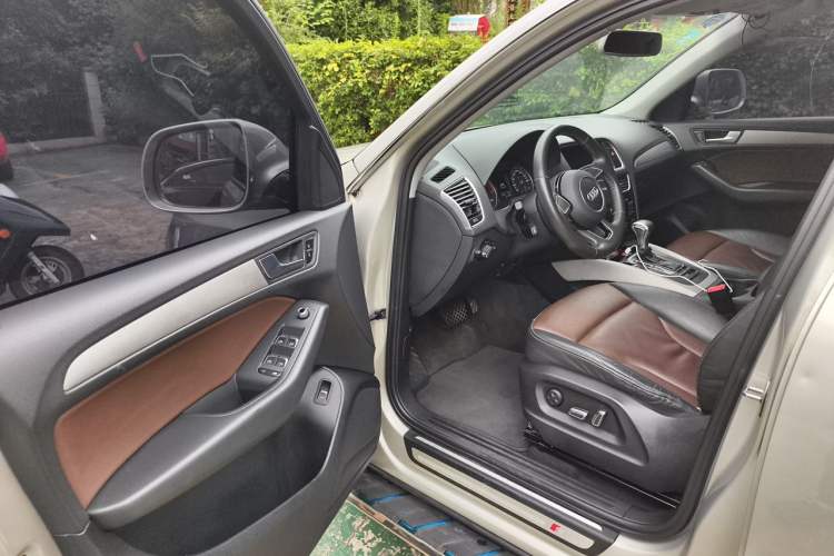 Used Audi Q5 2017 Plus 40 TFSI Ambition Model Driver Seat