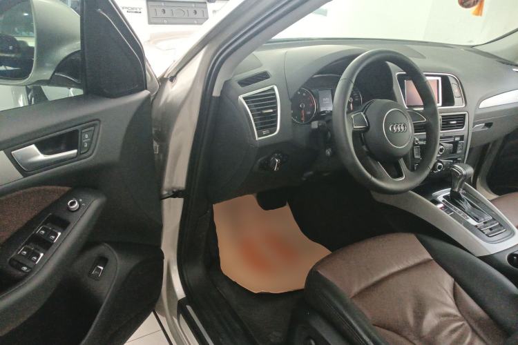 Used Audi Q5 2017 Plus 40 TFSI Ambition Model Driver Seat