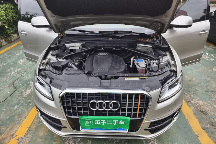 Used Audi Q5 2017 Plus 40 TFSI Ambition Model Engine Bay