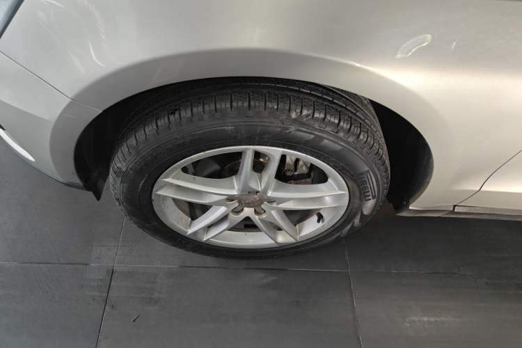 Used Audi Q5 2017 40 TFSI Comfort Model Exterior 4