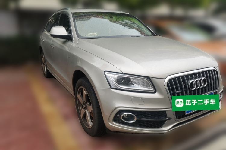 Used Audi Q5 2017 Plus 40 TFSI Ambition Model Front Right 45 Deg