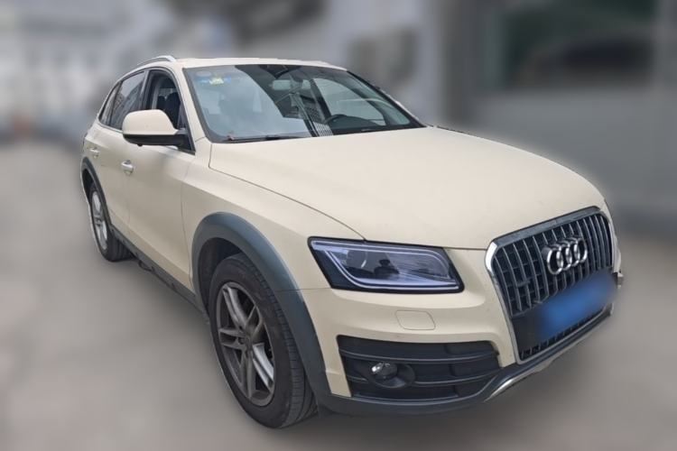 Used Audi Q5 2017 Plus 40 TFSI Technology Model Front Right 45 Deg
