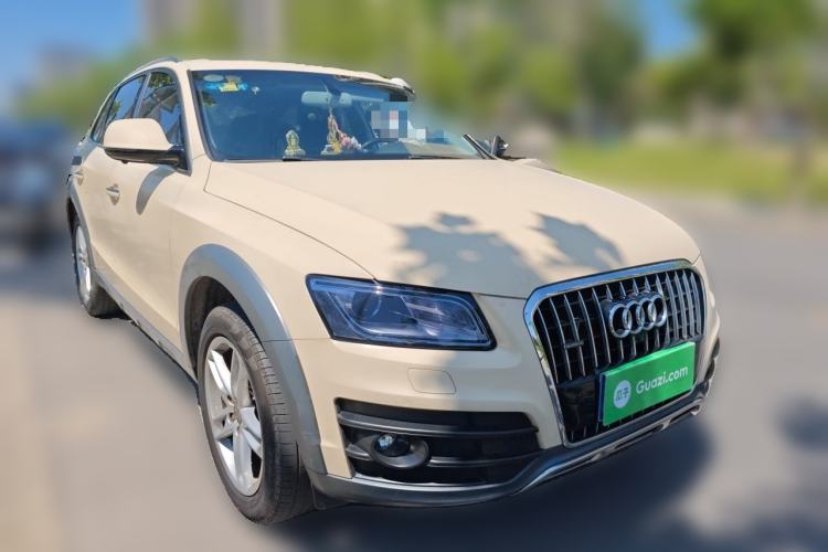 Used Audi Q5 2017 Plus 40 TFSI Technology Model Front Right 45 Deg