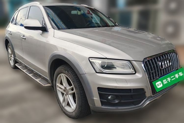 Used Audi Q5 2017 Plus 40 TFSI Comfort Model Front Right 45 Deg