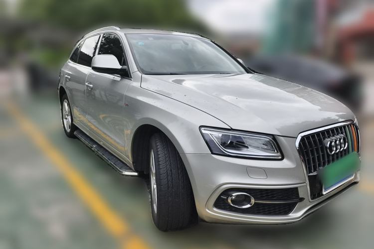 Used Audi Q5 2017 Plus 40 TFSI Ambition Model Front Right 45 Deg