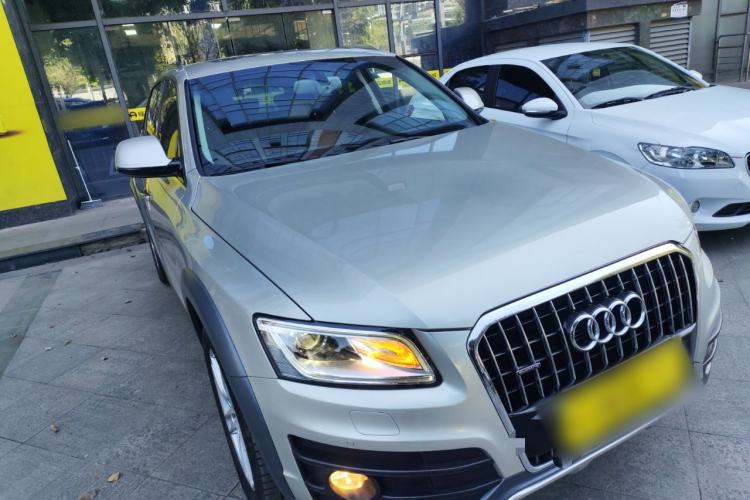 Used Audi Q5 2017 Plus 40 TFSI Technology Model Front Right 45 Deg
