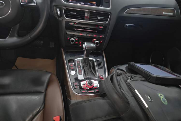 Used Audi Q5 2017 40 TFSI Comfort Model Gear Lever