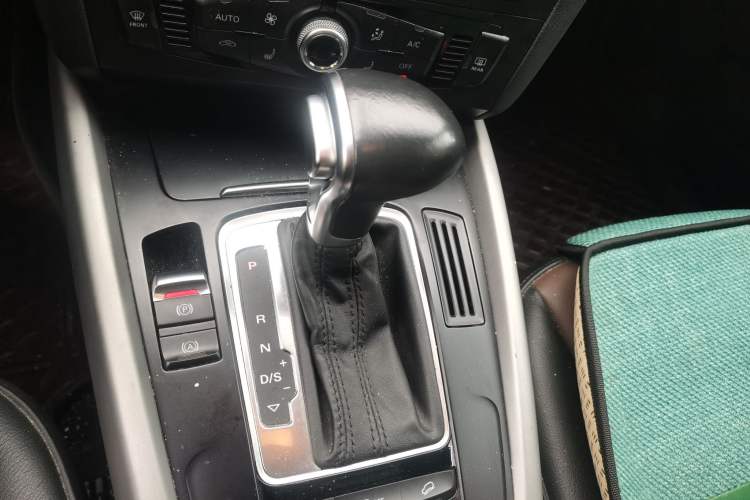 Used Audi Q5 2017 Plus 40 TFSI Ambition Model Gear Lever