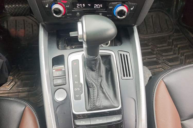 Used Audi Q5 2017 Plus 40 TFSI Technology Model Gear Lever