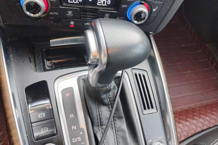 Used Audi Q5 2017 Plus 40 TFSI Comfort Model Gear Lever