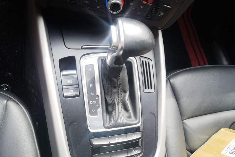 Used Audi Q5 2017 40 TFSI Ambition Edition Gear Lever