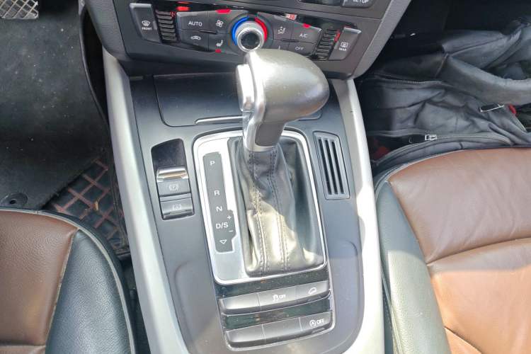 Used Audi Q5 2017 40 TFSI Ambition Edition Gear Lever
