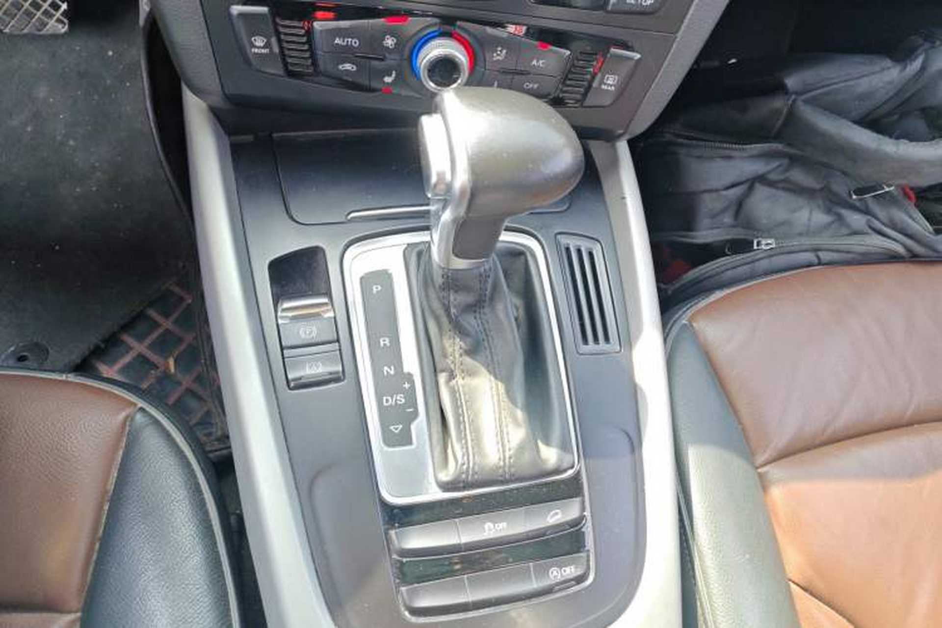 Used Audi Q5 2017 40 TFSI Ambition Edition Gear Lever