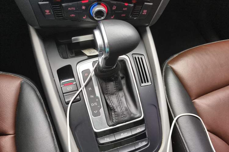 Used Audi Q5 2017 Plus 40 TFSI Ambition Model Gear Lever