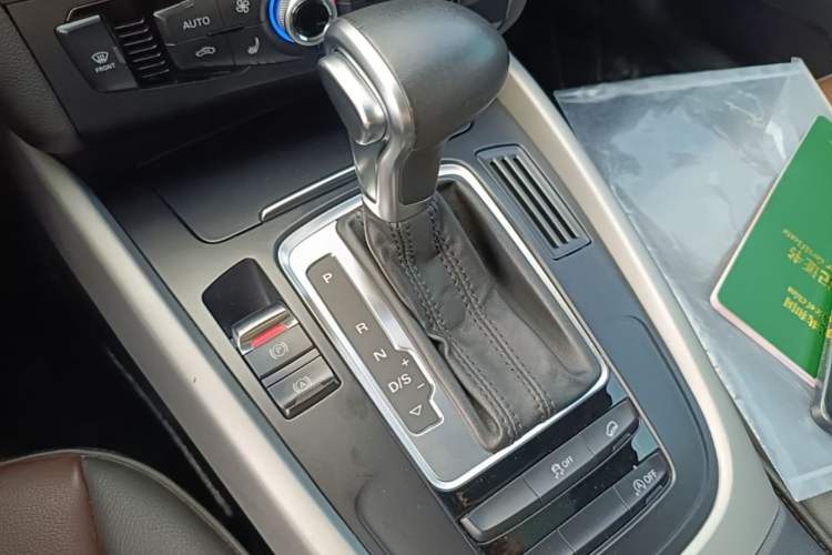 Used Audi Q5 2017 40 TFSI Ambition Edition Gear Lever