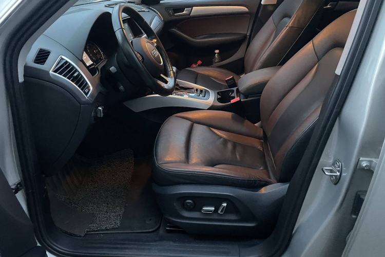 Used Audi Q5 2017 Plus 40 TFSI Technology Model Interior 2