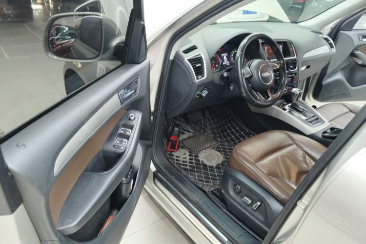 Used Audi Q5 2017 40 TFSI Ambition Edition Interior 3