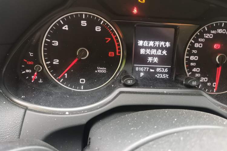 Used Audi Q5 2017 Plus 40 TFSI Ambition Model Odometer Close Up