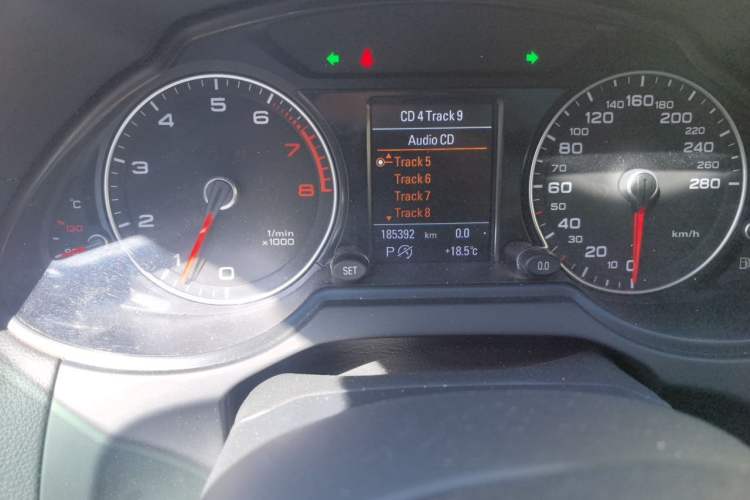 Used Audi Q5 2017 Plus 40 TFSI Technology Model Odometer Close Up