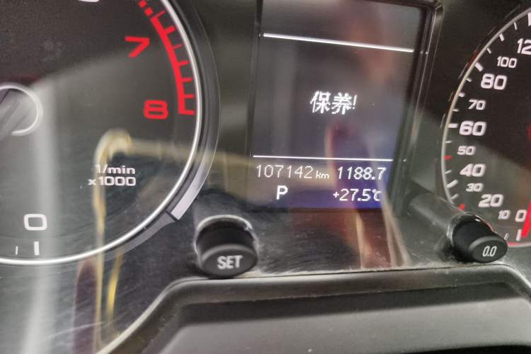 Used Audi Q5 2017 Plus 40 TFSI Ambition Model Odometer Close Up