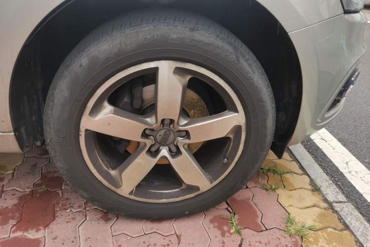 Used Audi Q5 2017 Plus 40 TFSI Ambition Model Right Front Wheel Hub