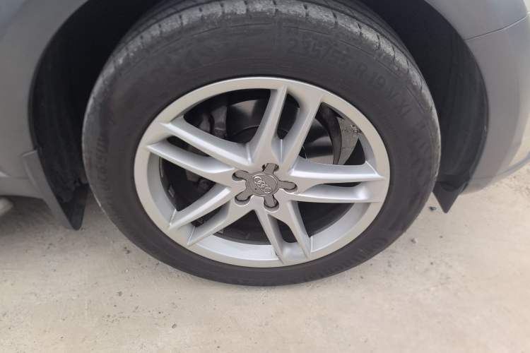 Used Audi Q5 2017 Plus 40 TFSI Technology Model Right Front Wheel Hub