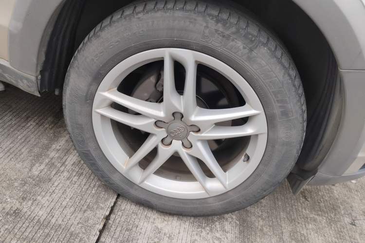 Used Audi Q5 2017 Plus 40 TFSI Comfort Model Right Front Wheel Hub