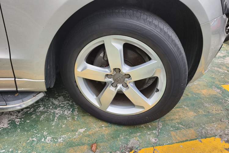 Used Audi Q5 2017 Plus 40 TFSI Ambition Model Right Front Wheel Hub