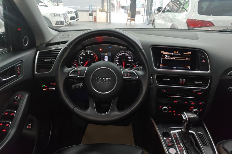 Used Audi Q5 2017 40 TFSI Comfort Model Steering Wheel