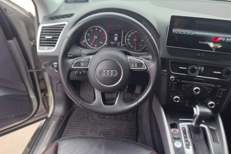 Used Audi Q5 2017 Plus 40 TFSI Technology Model Steering Wheel