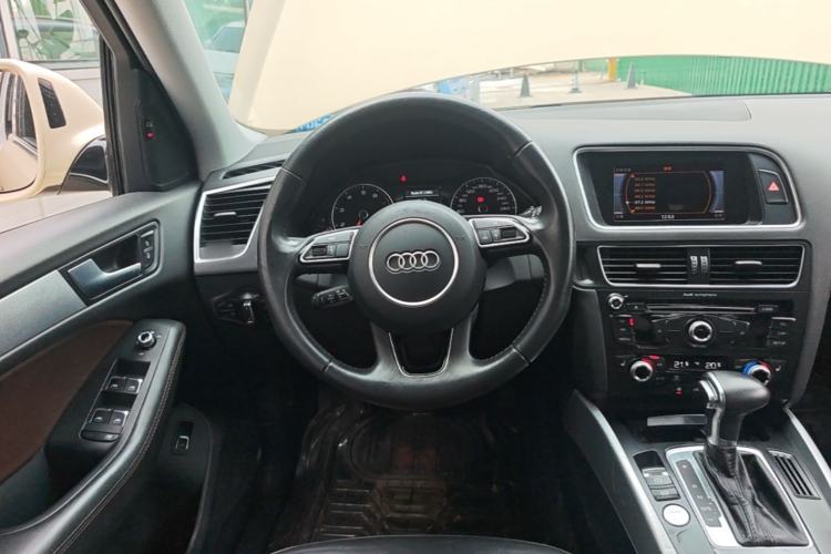 Used Audi Q5 2017 Plus 40 TFSI Technology Model Steering Wheel