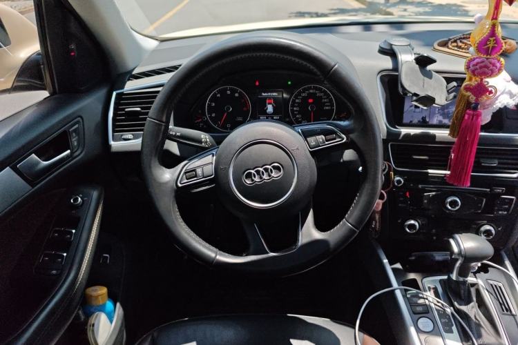Used Audi Q5 2017 Plus 40 TFSI Technology Model Steering Wheel